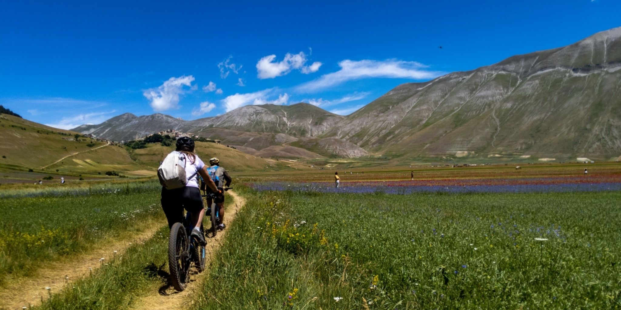 Escursione in bike verso Castelluccio di Norcia con serata astronomica